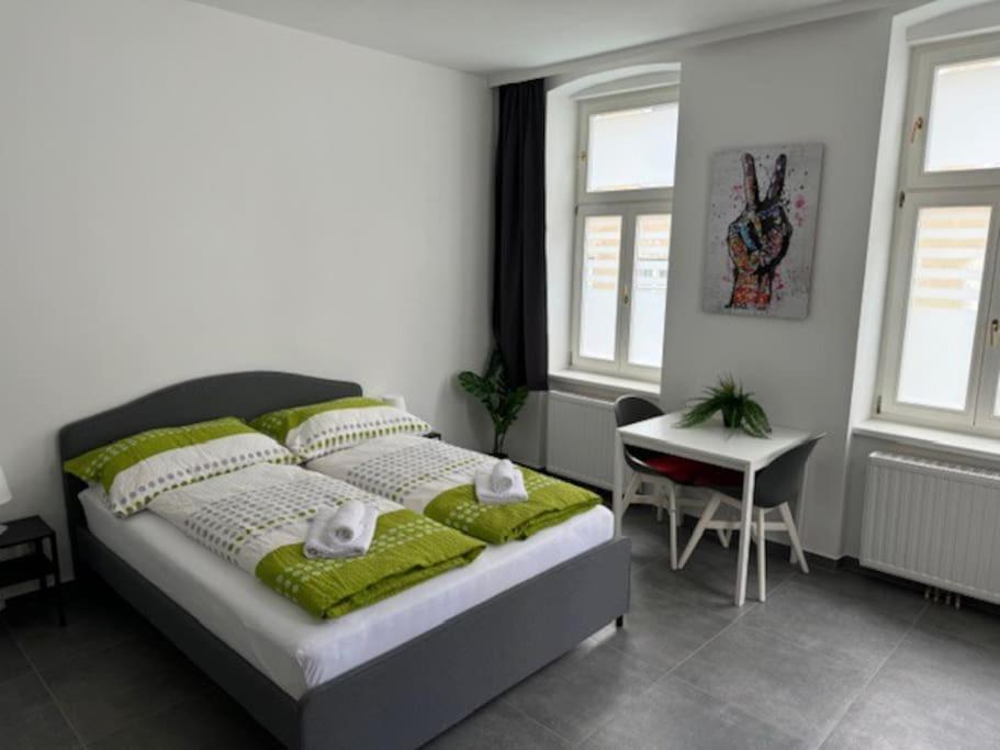 Ferienwohnung Klein Aber Fein Mit Terrasse Wien Exterior foto